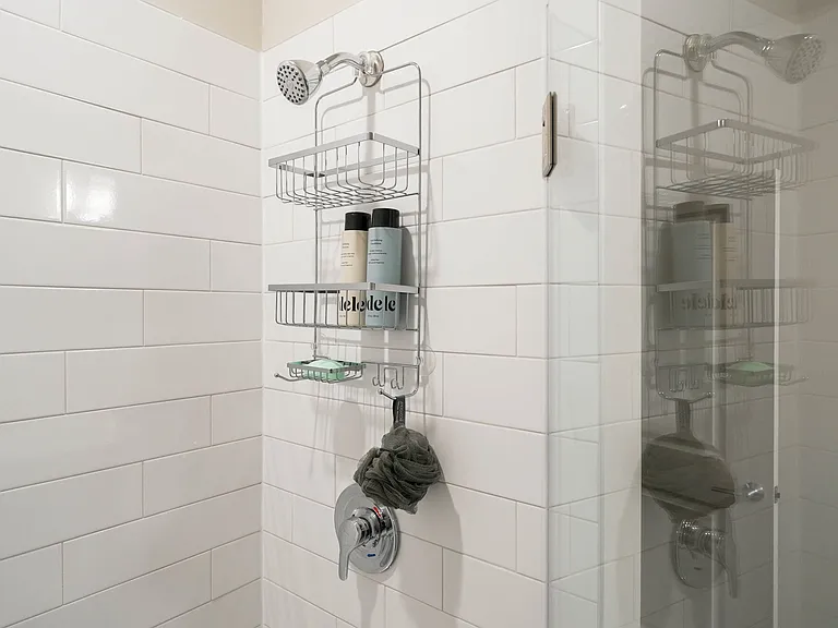 Shower (Model 2BD/2BA Apt)