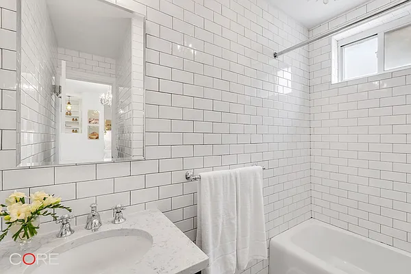 Rented by CORE | media 10