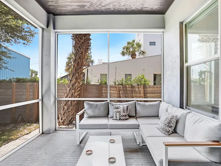 1326 W Fig St — Photo 35