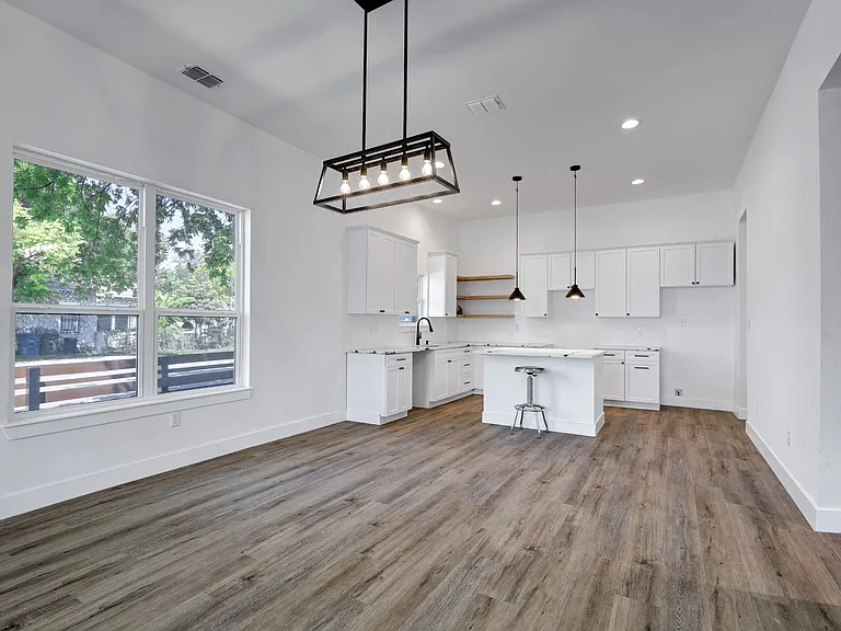 2425 Monterey St — Photo 10