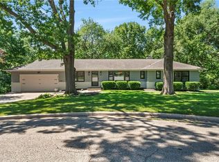 8410 Sagamore Rd, Leawood, KS 66206