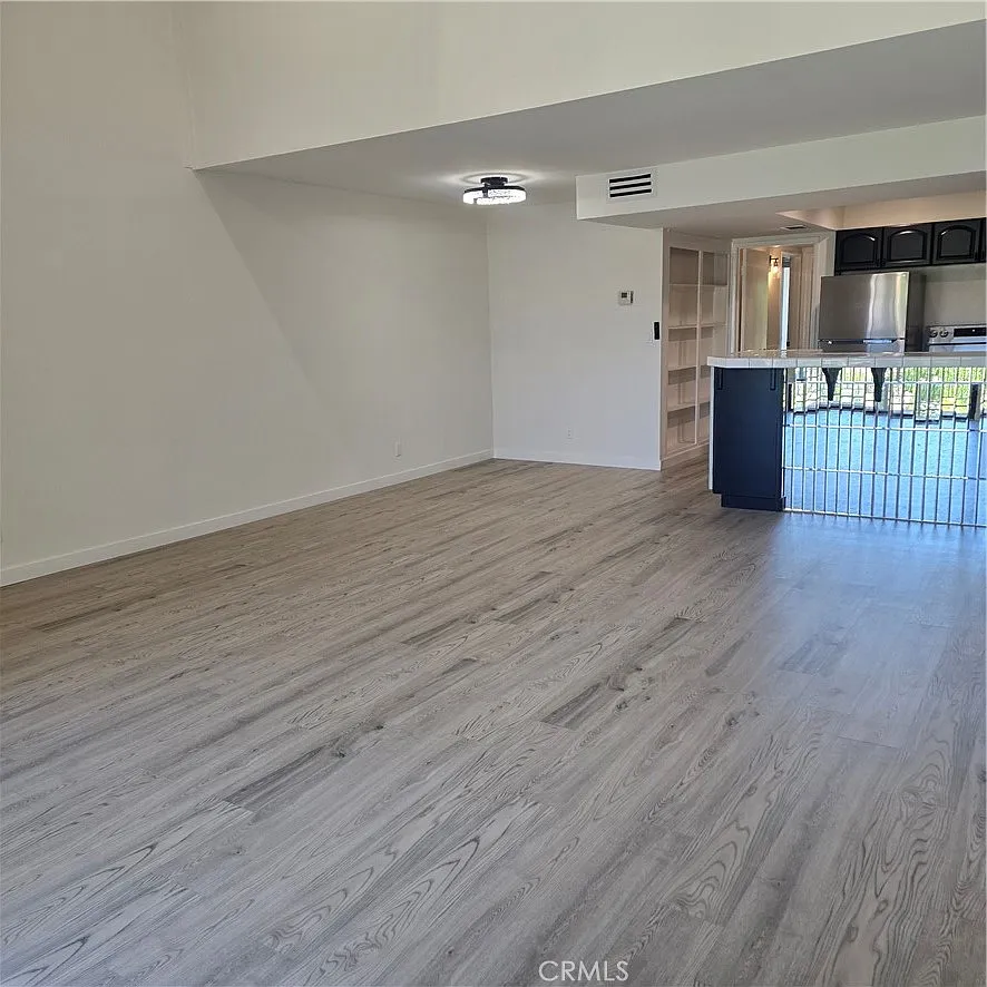 2 bed, 1011 sqft, $3,600 — Photo 2