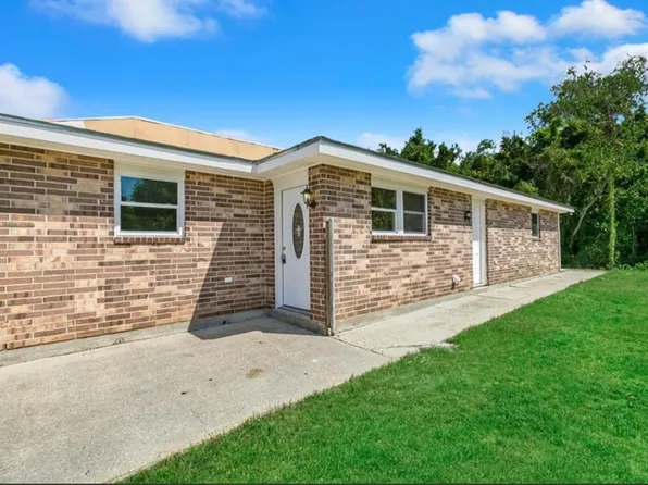 3009 Stacie Dr, Violet, LA 70092