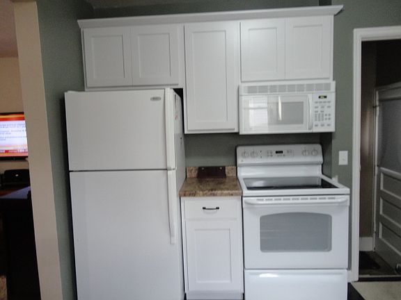 Kitchen west