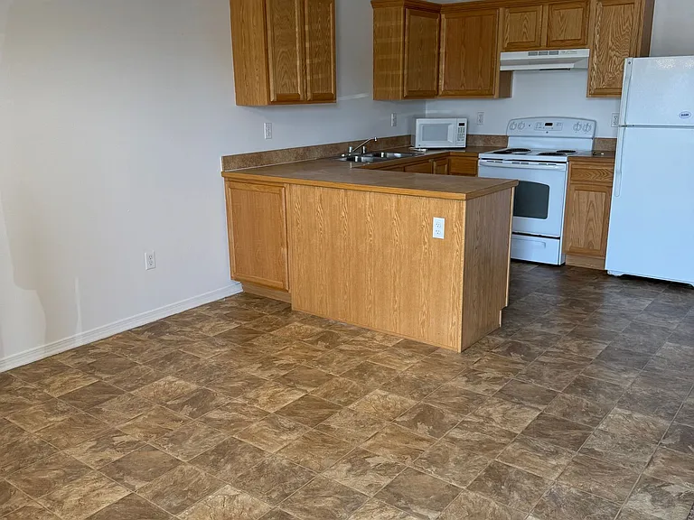 201 9th Ave SW — Photo 2