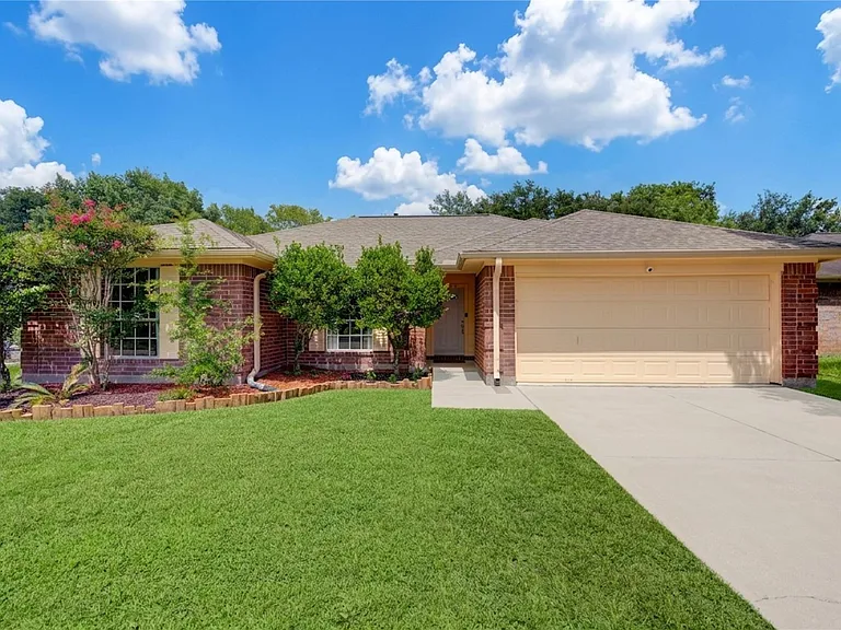 7302 Greenwood Point Dr — Photo 1