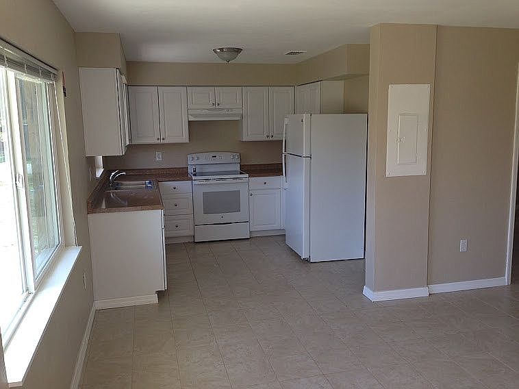2nd image of 257-263 Poe Ave