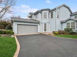 652 Balfour Place, Melville, NY 11747