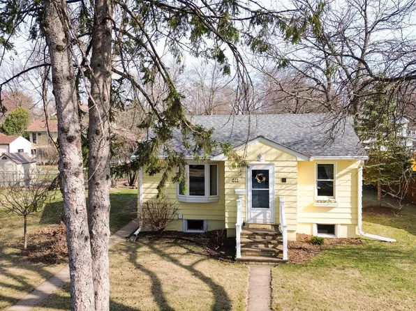 613 E Lake St, River Falls, WI 54022