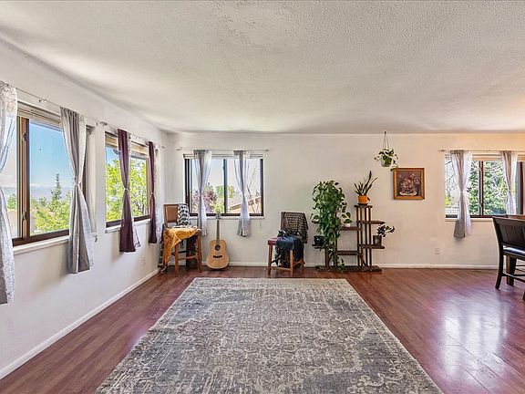 4th image of 11 S Clark Ln