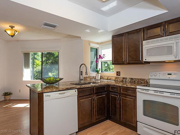4th image of 14 Sherbury Ct #14