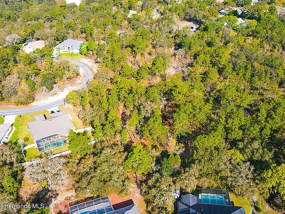 5th image of 29 Black Willow Ct N