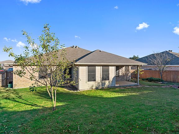 2nd image of 722 E Sheila Cir