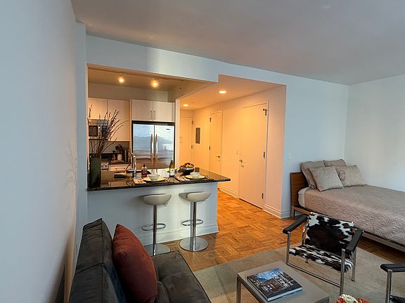5th image of 1510 Lexington Ave APT 6P