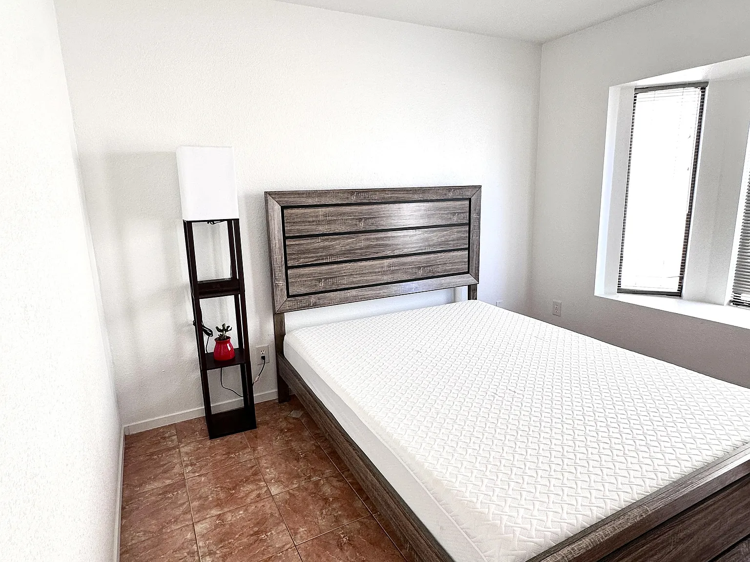 4 bed, 3.0 bath, 1692 sqft, $819 — Photo 4