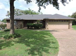 1420 N 7th St, Van Buren, AR 72956