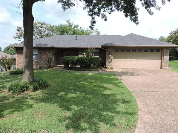 1420 N 7th St, Van Buren, AR 72956
