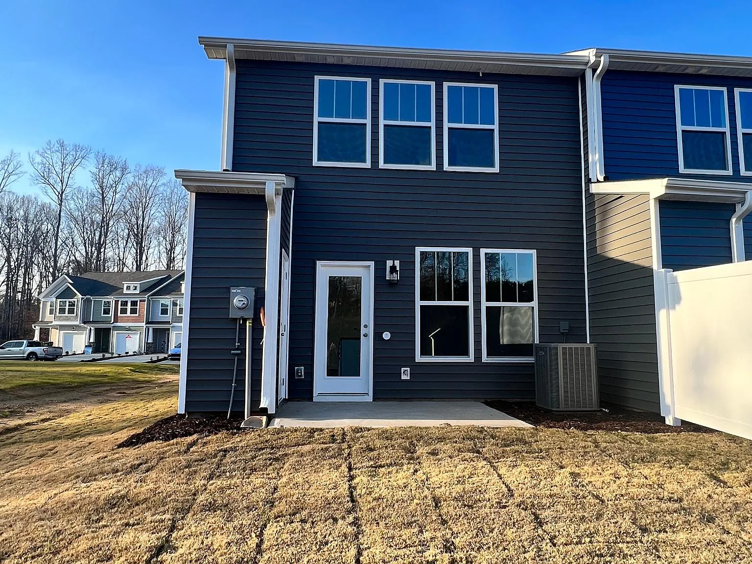 3 bed, 2.5 bath, 1624 sqft, $1,675 — Photo 3