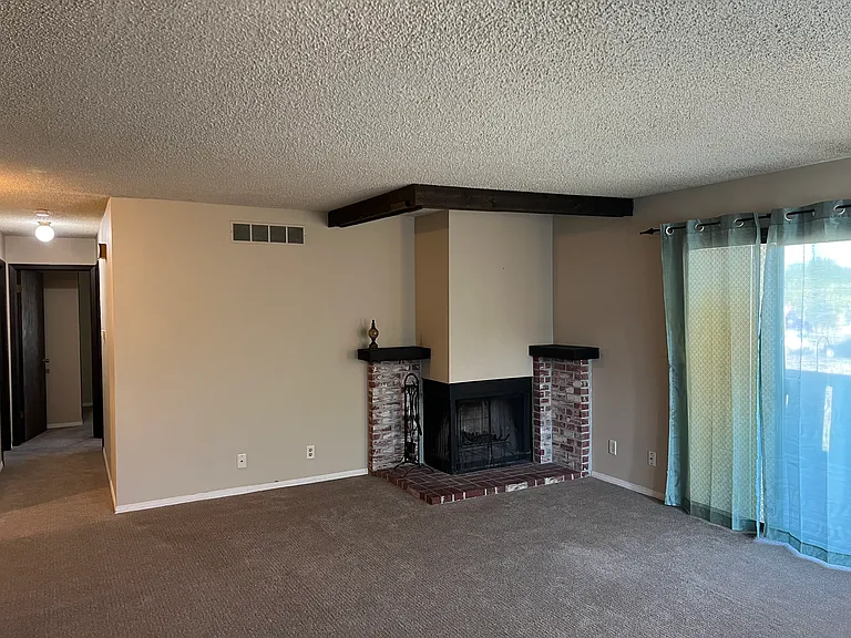 3920 Sweetbriar Ln — Photo 6