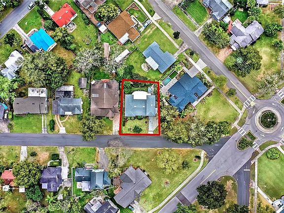 3rd image of 903 Plaza Ct