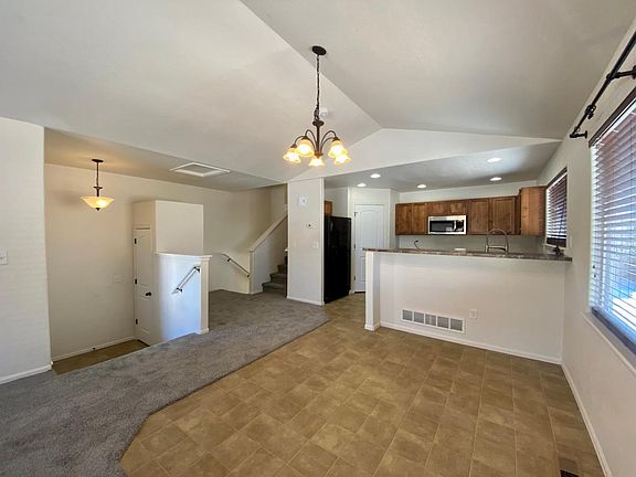 3rd image of 503 Planter Ln