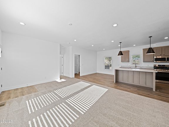 4th image of 10 Grosh Ave