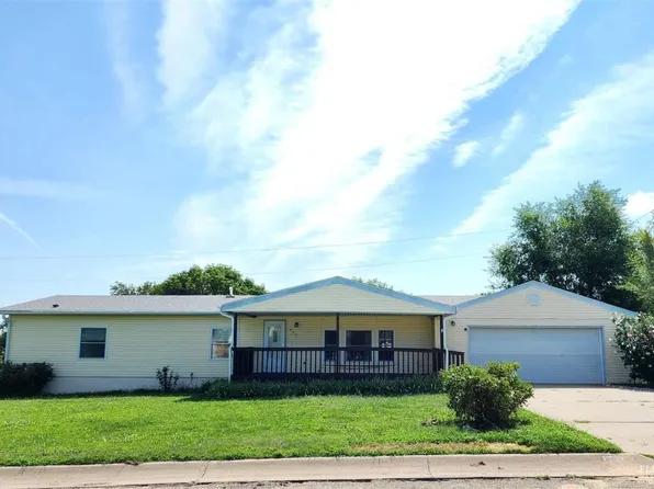 820 Robert St, Junction City, KS 66441