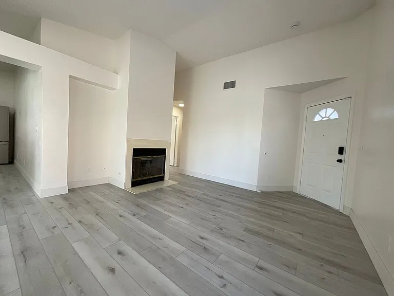 15345 Murray Ave — Photo 5