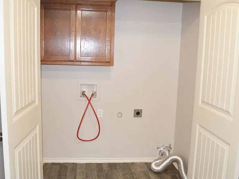 Sydney Court Townhomes — Photo 10
