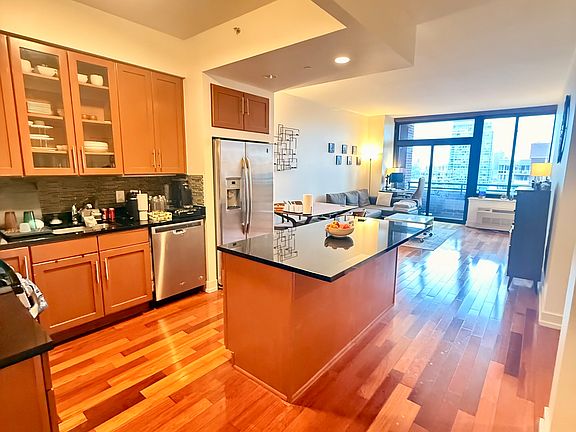 4th image of 389 Washington St APT 25J