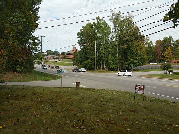 3rd image of 2 Thayer Ln