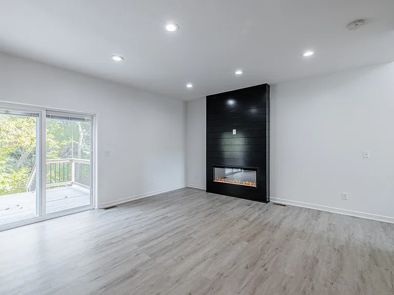 6204 Franciscan Dr — Photo 2