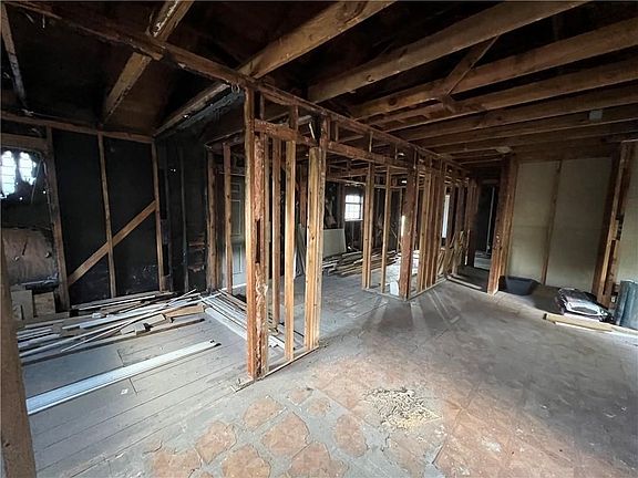 4th image of 816 Mesquite St
