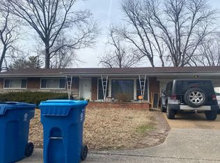 725 Benvenue Dr, Saint Louis, MO 63137