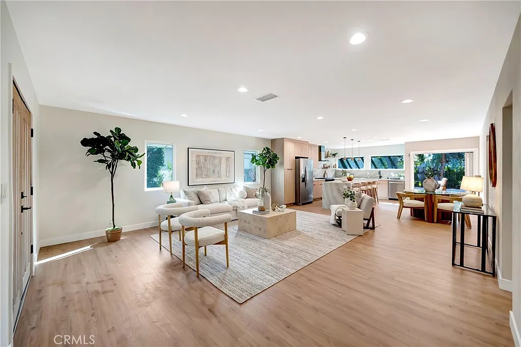 4 bed, 2250 sqft, $8,000 — Photo 4