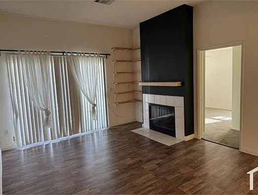 2 bed, 1002 sqft, $1,800 — Photo 3