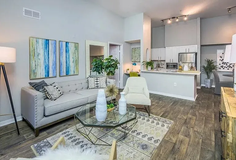 Uptown Village Apartments — Photo 6