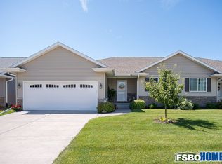 123 W Pinehurst Dr, Eldridge, IA 52748