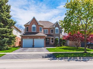 2162 Country Club Dr, Burlington, ON L7M 4B1