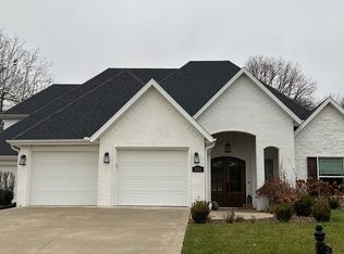2232 E Absolute St, Fayetteville, AR 72701