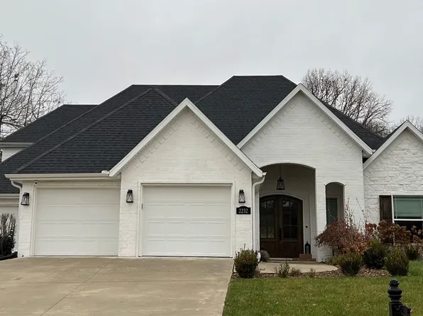 2232 E Absolute St, Fayetteville, AR 72701