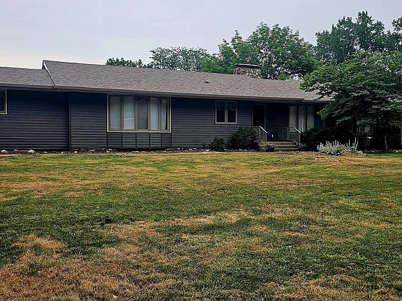 2nd image of 4412 Manor Cir