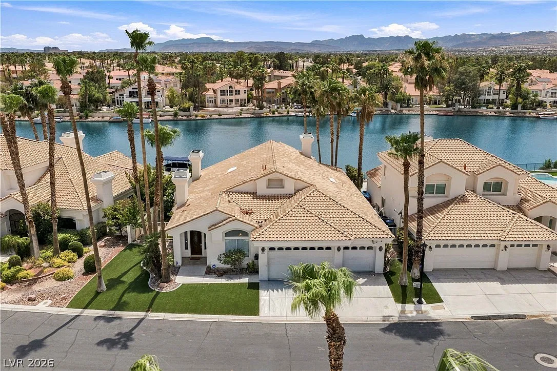 4 bed, 2.5 bath, 2648 sqft, $5,500 — Photo 1