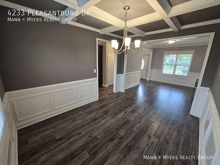 4233 Pleasantburg Dr — Photo 9