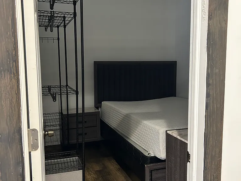 4832 Longshore Ave #1R — Photo 3