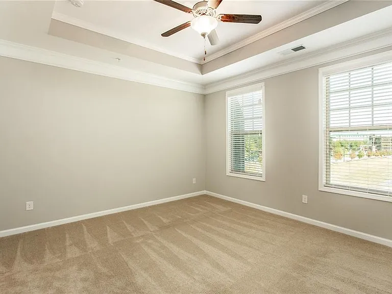 335 Beacons Pl — Photo 4