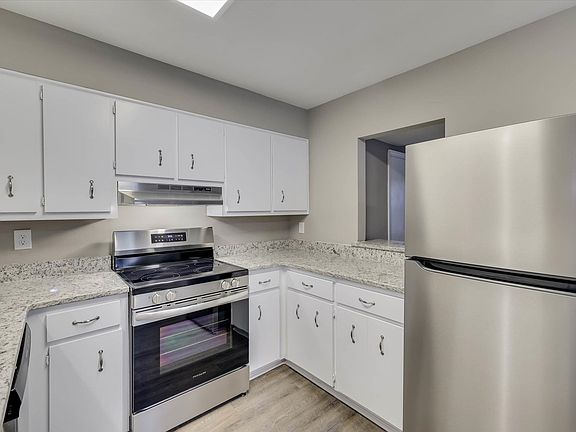 4th image of 310 W Buena Vista Ave