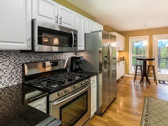 5th image of 3643 Edenbourgh Pl