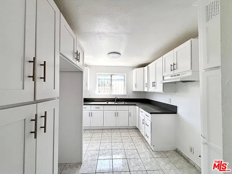 254 E Lanzit Ave #1 — Photo 7