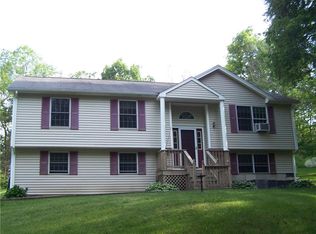 156 Kenyon Hill Trl, Richmond, RI 02898